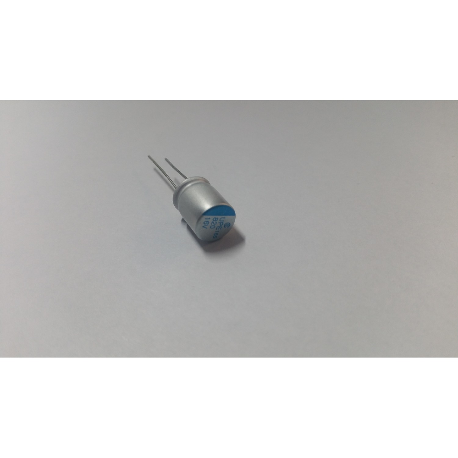 Condensator polimeric 820UF 16V